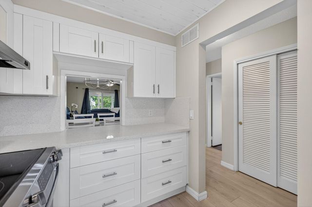 2050 NE 39th Street S210, Lighthouse Point, FL 33064