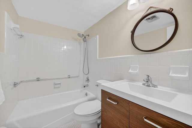 2050 NE 39th Street S210, Lighthouse Point, FL 33064