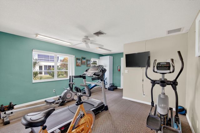 2050 NE 39th Street S210, Lighthouse Point, FL 33064