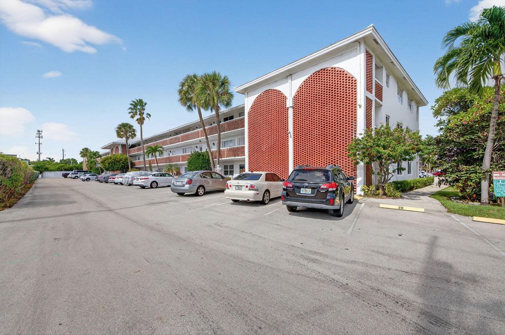 2050 NE 39th Street S210, Lighthouse Point, FL 33064