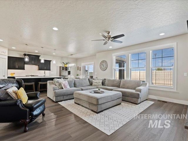 1683 Loch Ness, Middleton, ID 83644