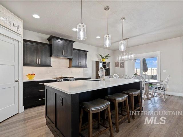 1683 Loch Ness, Middleton, ID 83644