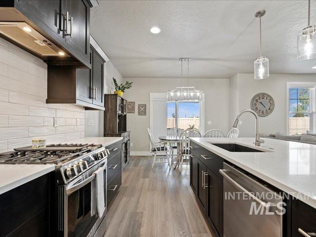 1683 Loch Ness, Middleton, ID 83644