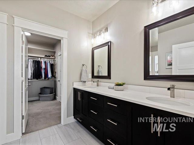 1683 Loch Ness, Middleton, ID 83644