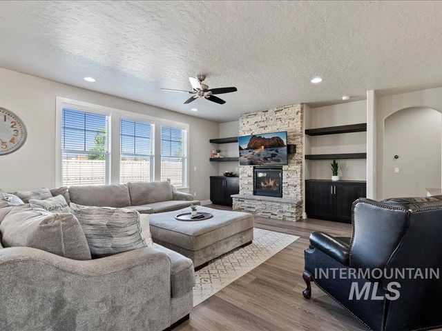 1683 Loch Ness, Middleton, ID 83644