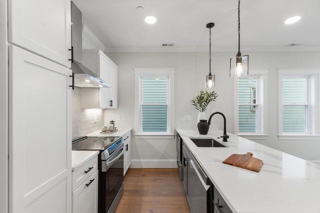 227 Highland Ave 2, Somerville, MA 02143