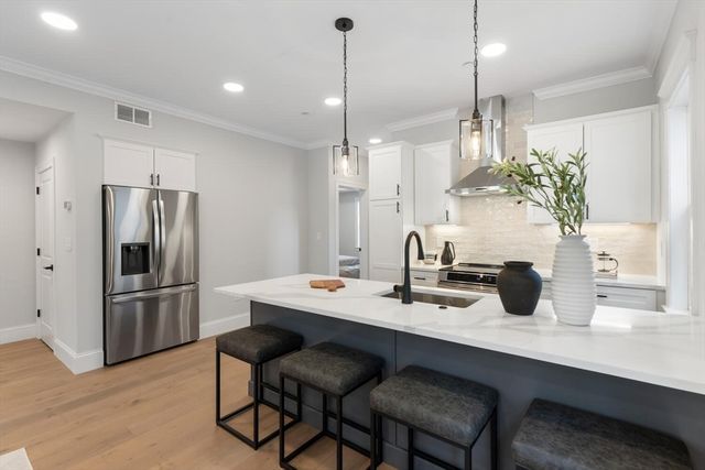 227 Highland Ave 2, Somerville, MA 02143