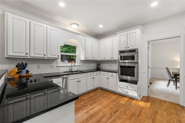 542 Fairway Drive, Woodstock, GA 30189