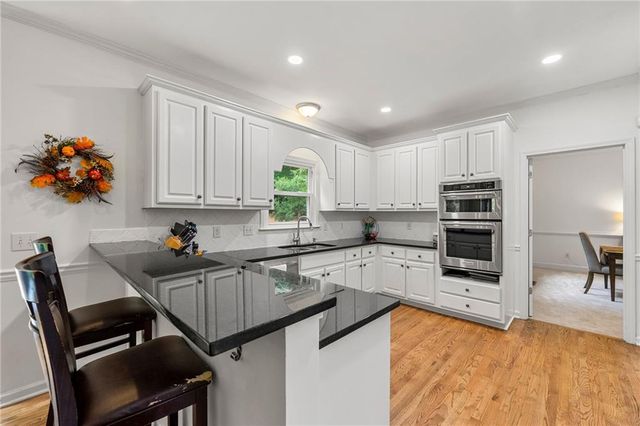 542 Fairway Drive, Woodstock, GA 30189