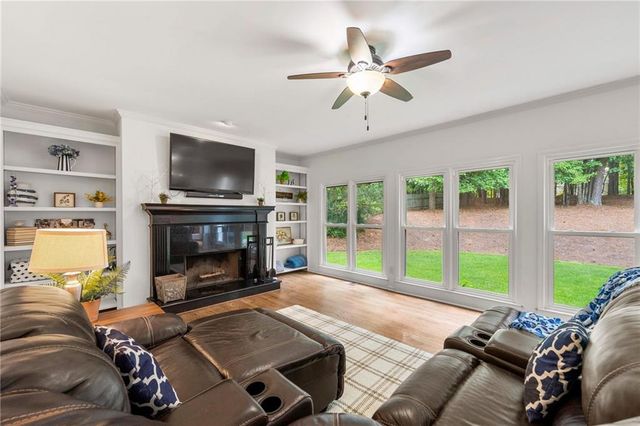 542 Fairway Drive, Woodstock, GA 30189