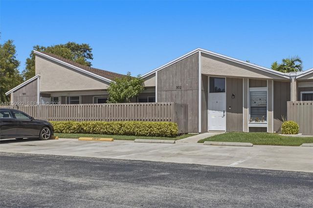 502 Woodgate Circle B, Sunrise, FL 33326