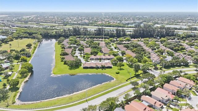 502 Woodgate Circle B, Sunrise, FL 33326