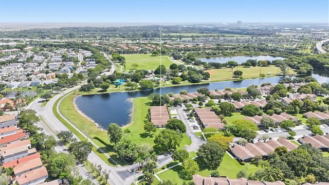 502 Woodgate Circle B, Sunrise, FL 33326