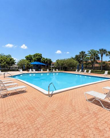 502 Woodgate Circle B, Sunrise, FL 33326