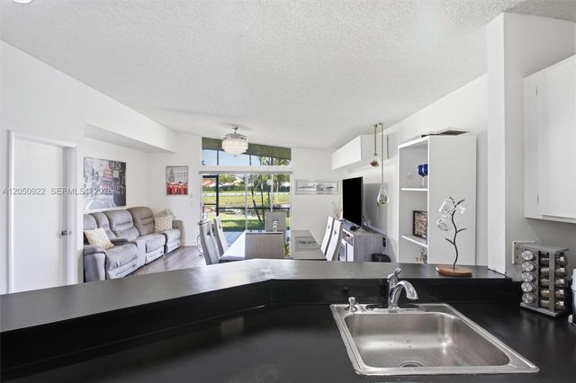 502 Woodgate Circle B, Sunrise, FL 33326