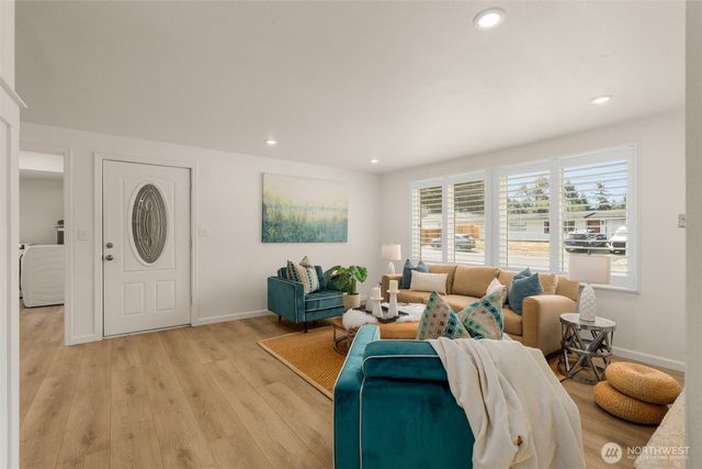 230 S 187th Street, Burien, WA 98148