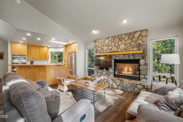18130 Mt Baker Lane 4, Sunriver, OR 97707