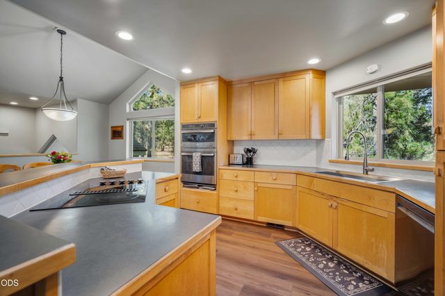 18130 Mt Baker Lane 4, Sunriver, OR 97707