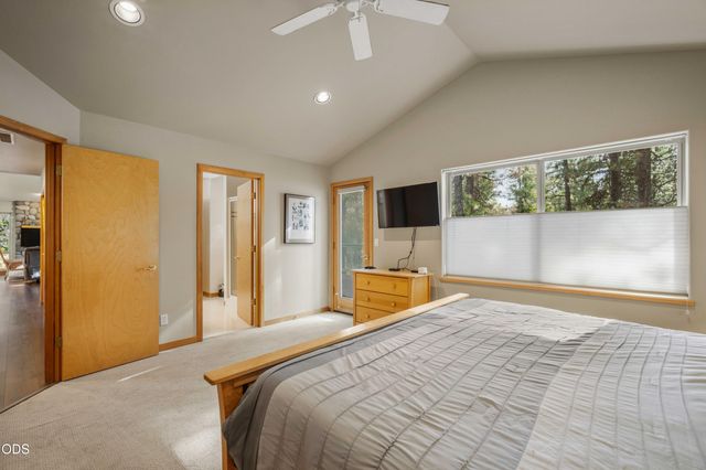18130 Mt Baker Lane 4, Sunriver, OR 97707