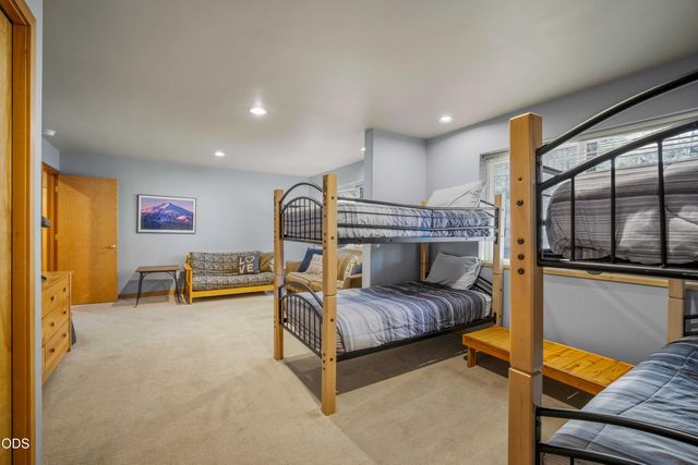 18130 Mt Baker Lane 4, Sunriver, OR 97707