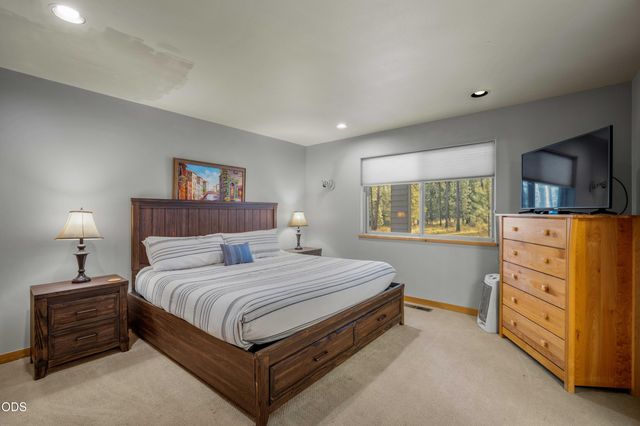 18130 Mt Baker Lane 4, Sunriver, OR 97707