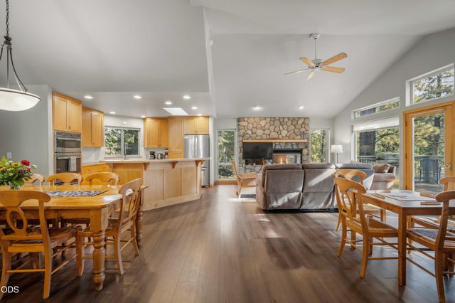 18130 Mt Baker Lane 4, Sunriver, OR 97707