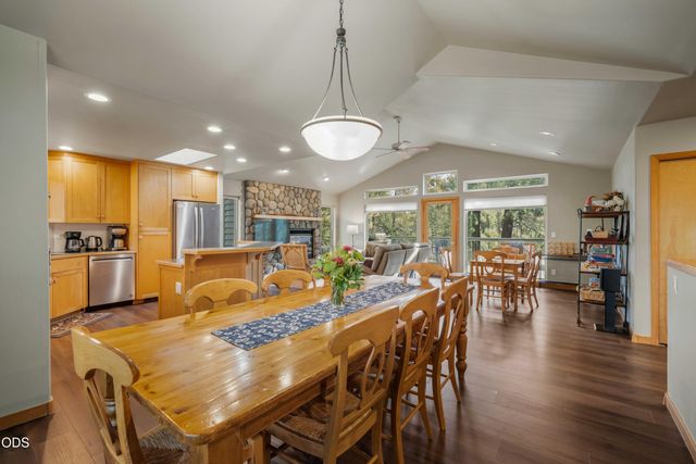 18130 Mt Baker Lane 4, Sunriver, OR 97707