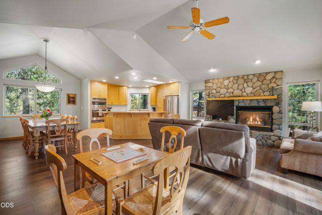 18130 Mt Baker Lane 4, Sunriver, OR 97707