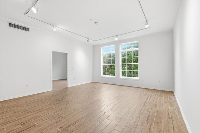 2305 Worthington Street 219, Dallas, TX 75204