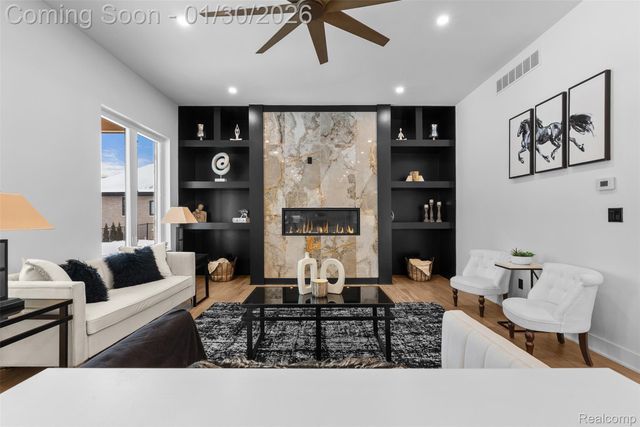 5321 rochester rd, Troy, MI 48058