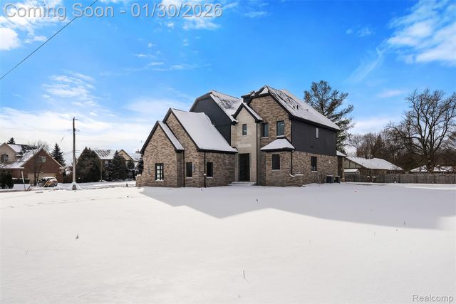 5321 rochester rd, Troy, MI 48058