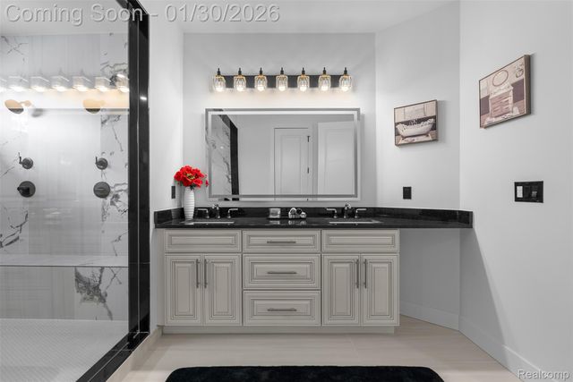 5321 rochester rd, Troy, MI 48058