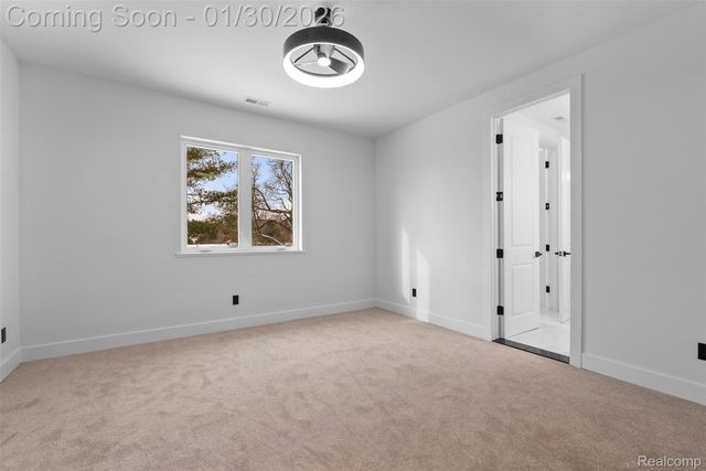 5321 rochester rd, Troy, MI 48058