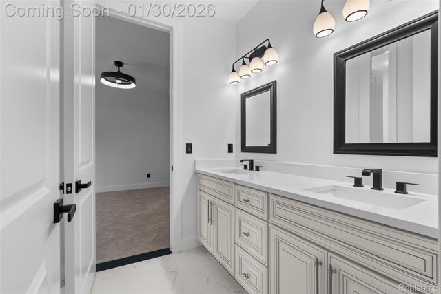 5321 rochester rd, Troy, MI 48058