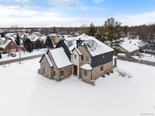 5321 rochester rd, Troy, MI 48058