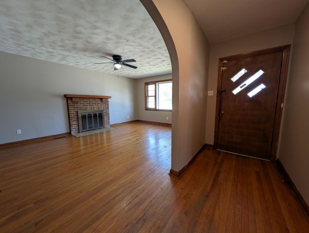 318 E 11th St, Columbia, TN 38401