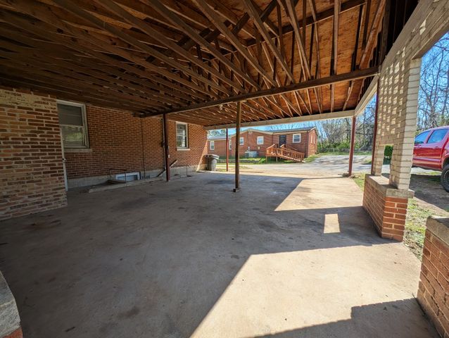 318 E 11th St, Columbia, TN 38401