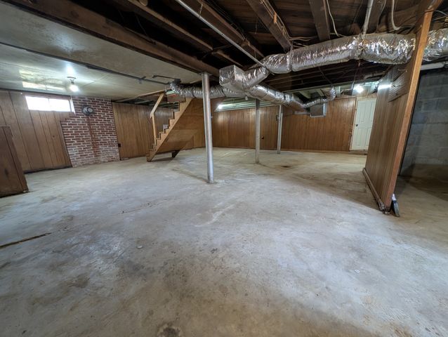 318 E 11th St, Columbia, TN 38401