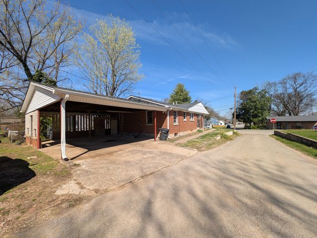 318 E 11th St, Columbia, TN 38401