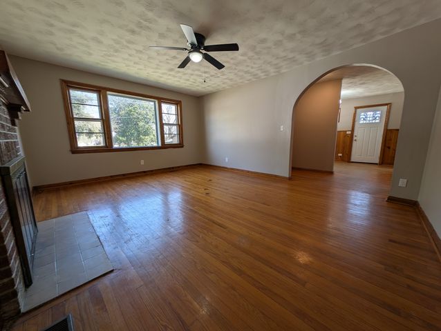 318 E 11th St, Columbia, TN 38401