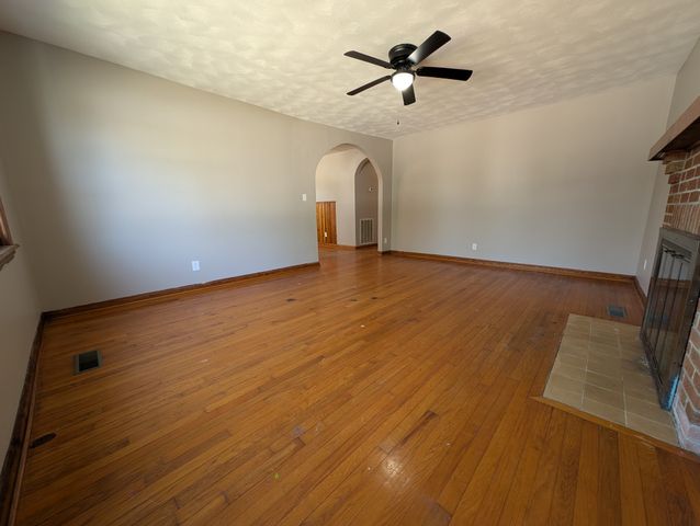 318 E 11th St, Columbia, TN 38401