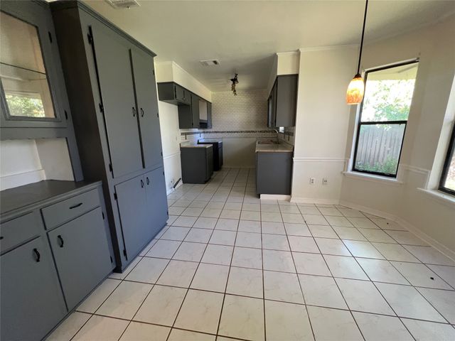 5335 Lauri Lane, Bossier City, LA 71112