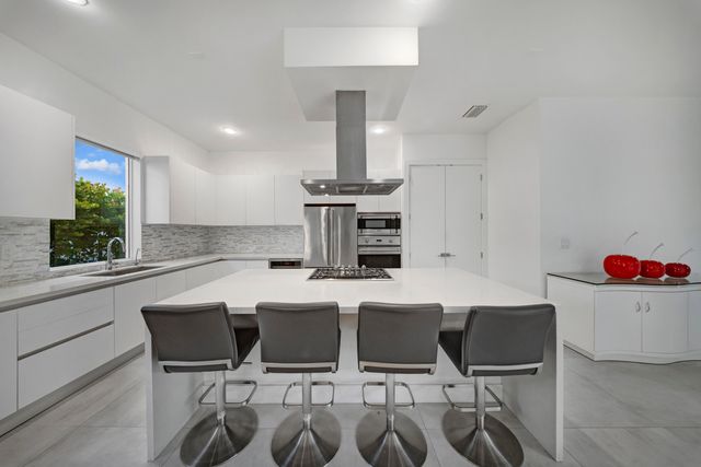 10081 NW 75TH Terrace, Doral, FL 33178