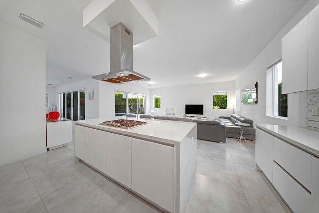 10081 NW 75TH Terrace, Doral, FL 33178