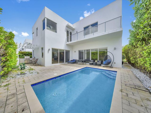 10081 NW 75TH Terrace, Doral, FL 33178