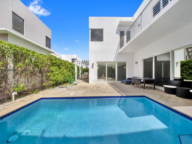 10081 NW 75TH Terrace, Doral, FL 33178