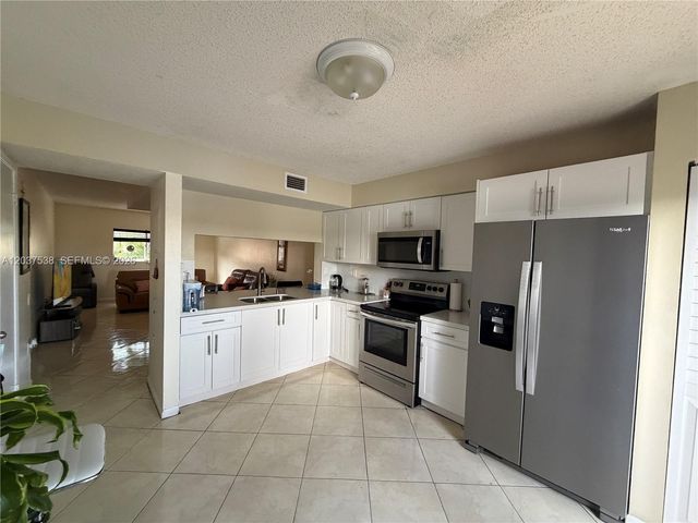 14902 SW 82nd Ln 13-205, Miami, FL 33193