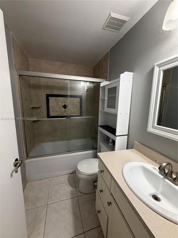 14902 SW 82nd Ln 13-205, Miami, FL 33193