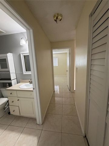 14902 SW 82nd Ln 13-205, Miami, FL 33193