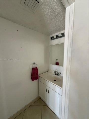 14902 SW 82nd Ln 13-205, Miami, FL 33193